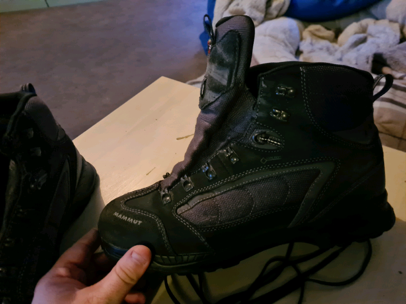 mens walking boots size 12
